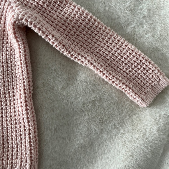 Carter’s sweater and Nicole Miller leggings - Picture 7 of 9